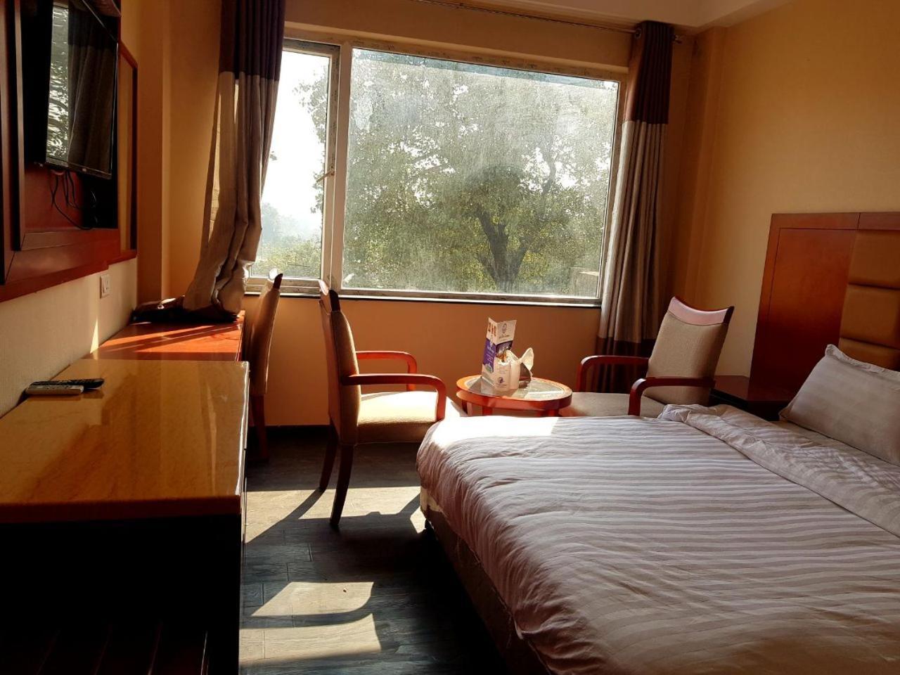 Hotel Blue Lagoon Haridwār Esterno foto