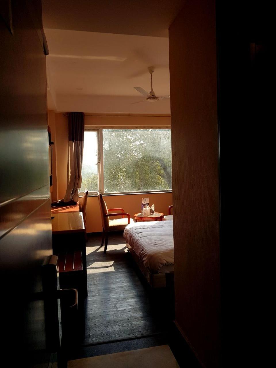 Hotel Blue Lagoon Haridwār Esterno foto