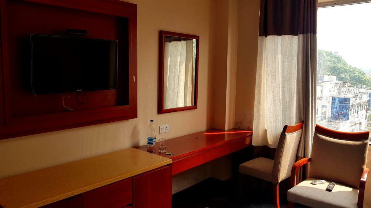 Hotel Blue Lagoon Haridwār Esterno foto